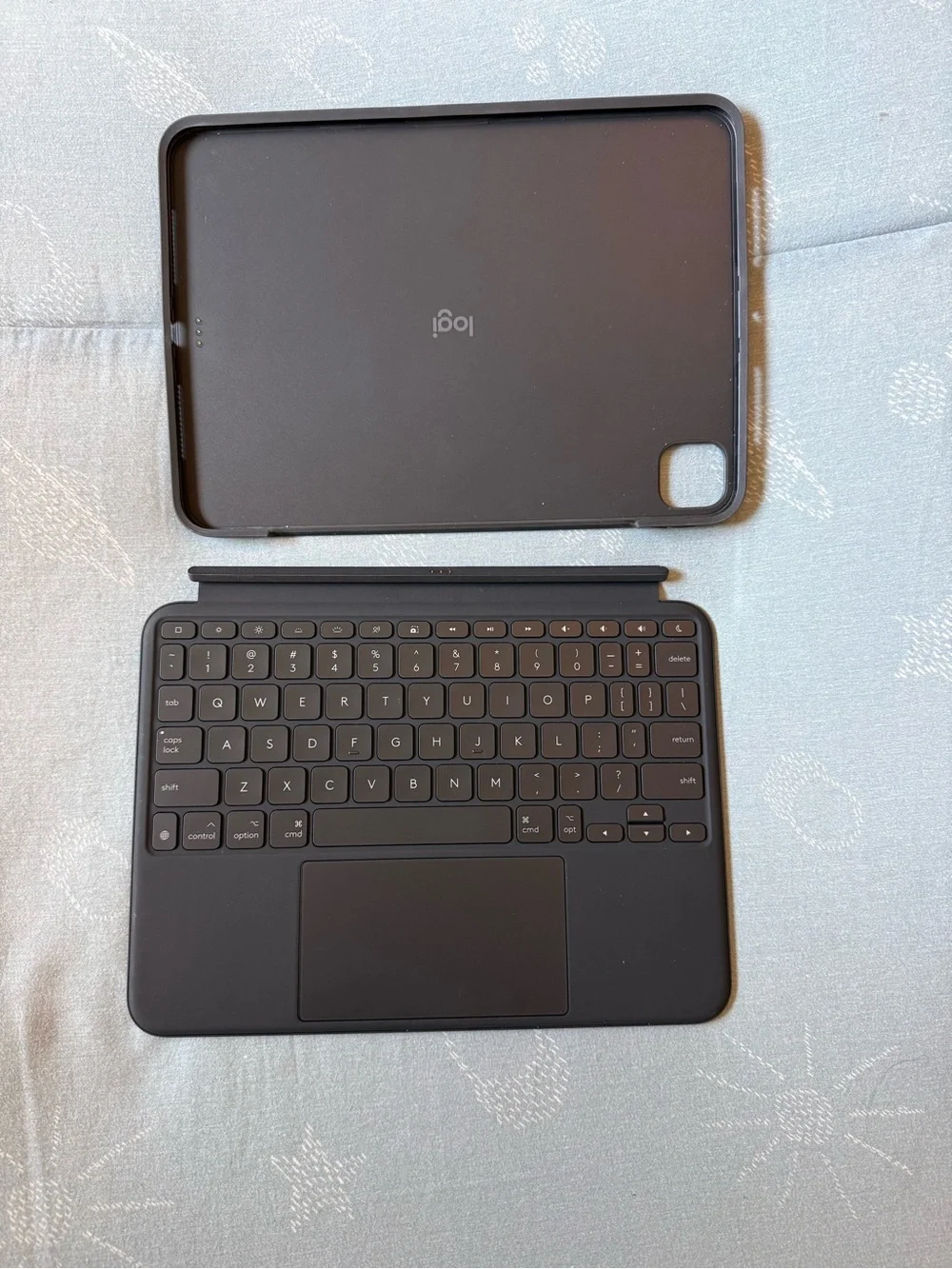 Logitech Black Tablet Keyboard Case with Trackpad for 11 inch iPad Pro (m4/m5)